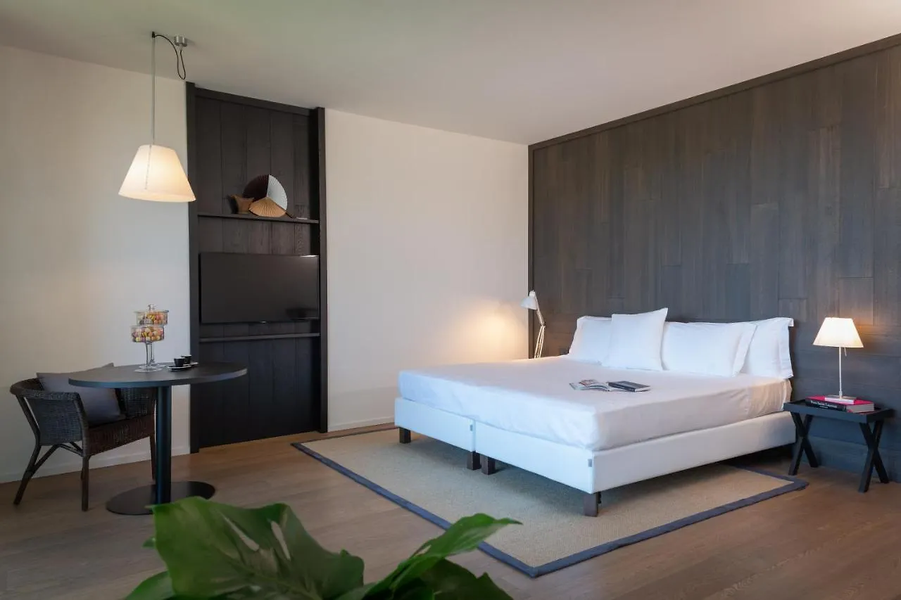 Marepineta Resort ميلانو ماريتيما 5*,  إيطاليا